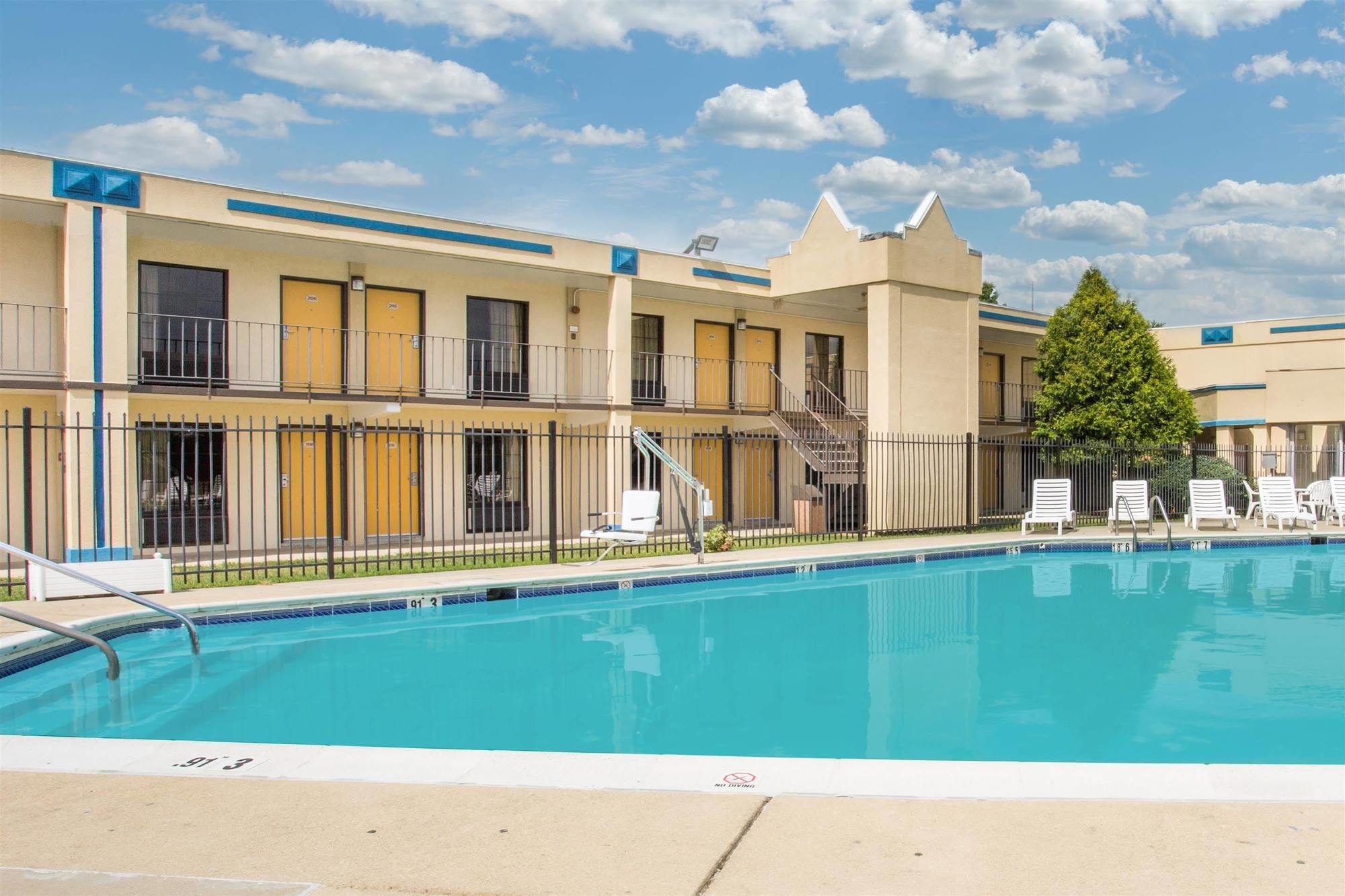 Hotel Super 8 By Wyndham Camp Springs/Andrews Afb Dc Area Zewnętrze zdjęcie